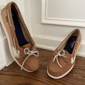 Sperry Top Sider Genuine Leather Angelfish Boat Shoe.